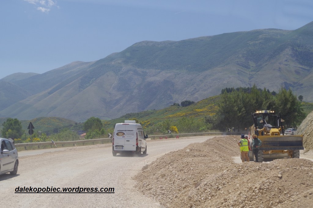 Drogi nie ma , ale można jechać , kiedyś będzie